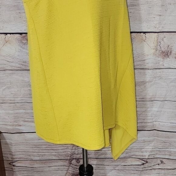 NWT Alfani Yellow Asymmetrical Sleeveless Top Size 1X - Picture 13 of 16